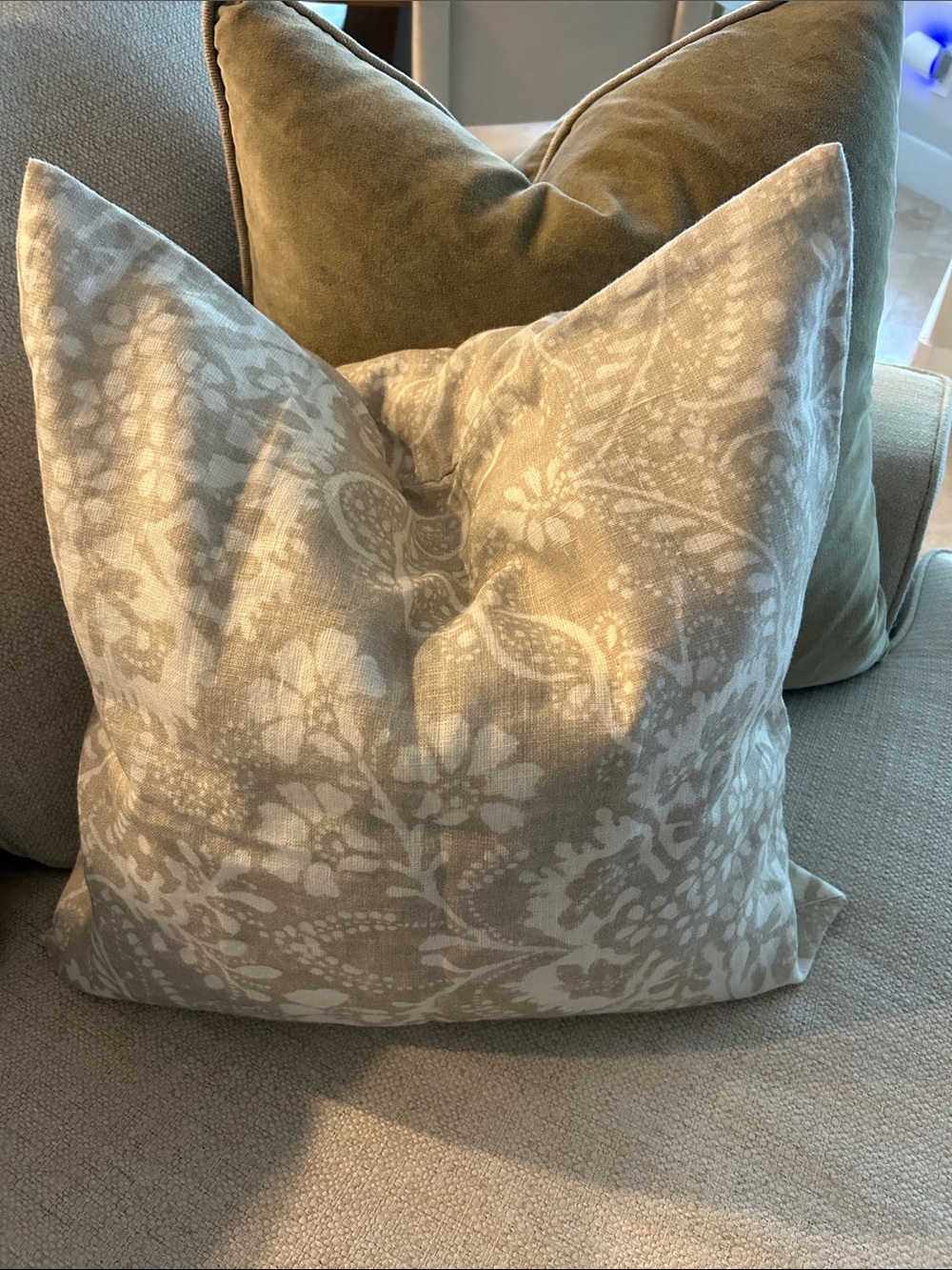 Pottery Barn Bernyce Pillow Cover, 20”